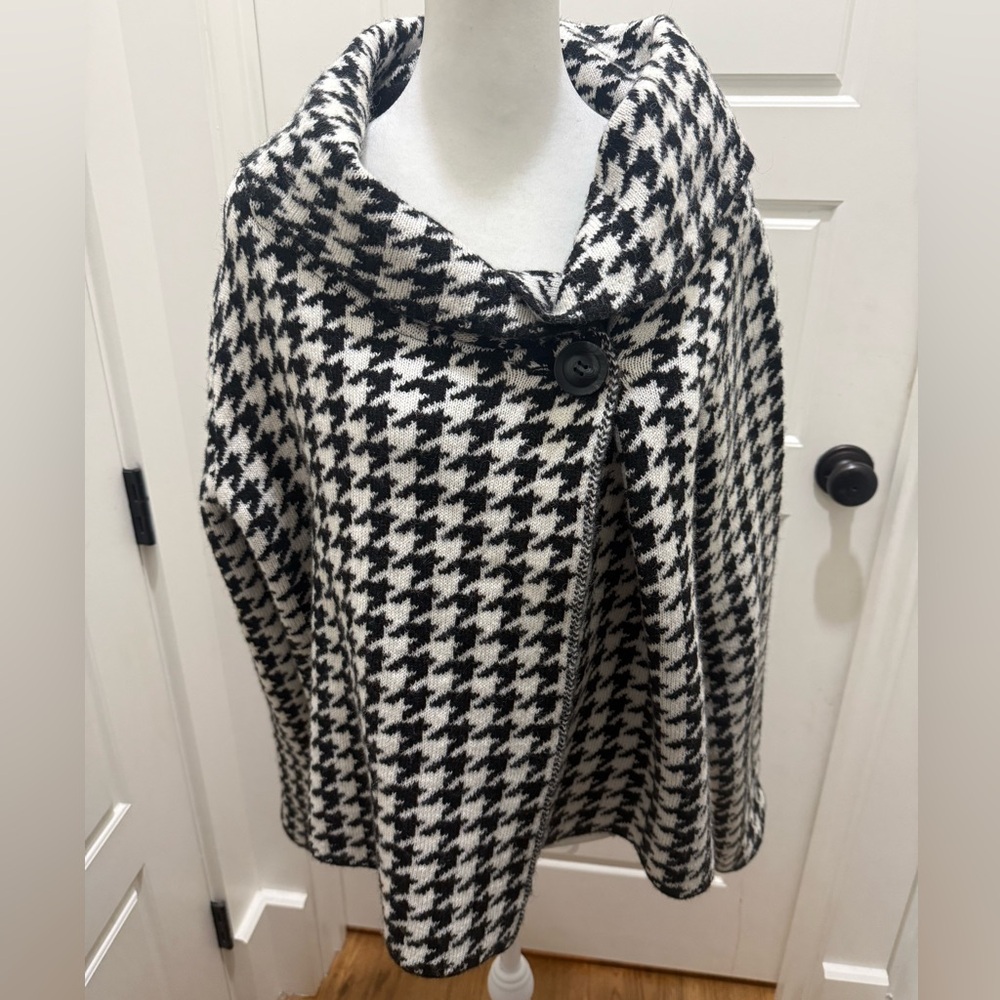 Ellen Tracy. Houndstooth Wrap Collared Cardigan. Size XL.